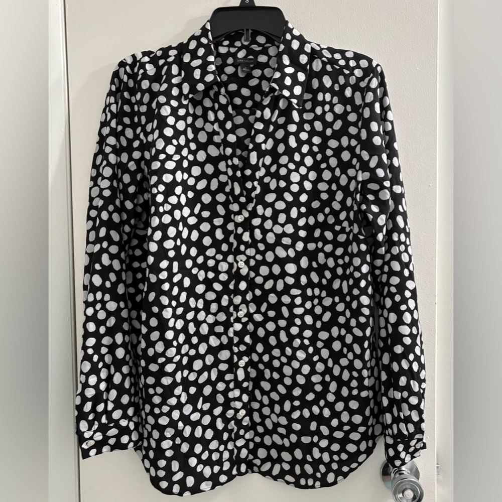 Sz L Ann Taylor Black and White Polka Dot Blouse